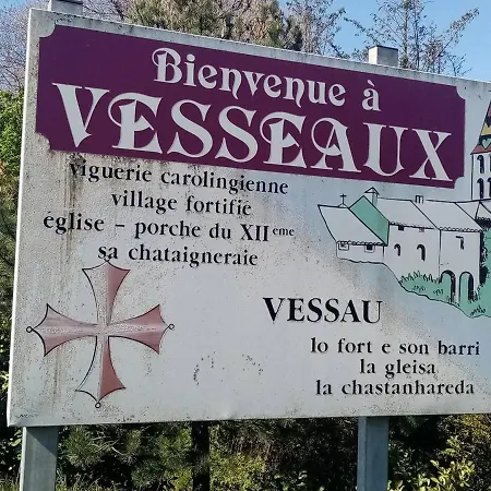 Caline D'hotes Bed & Breakfast Vesseaux