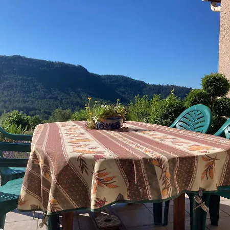 Caline D'hotes Vesseaux