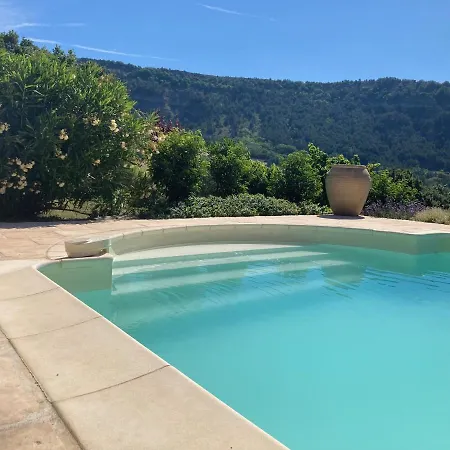 Caline D'hotes Vesseaux