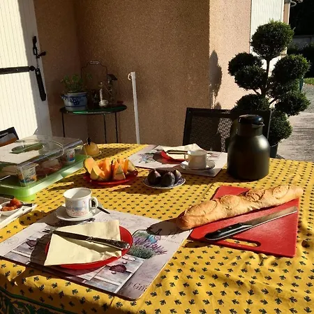 Caline D'hotes Bed & Breakfast Vesseaux